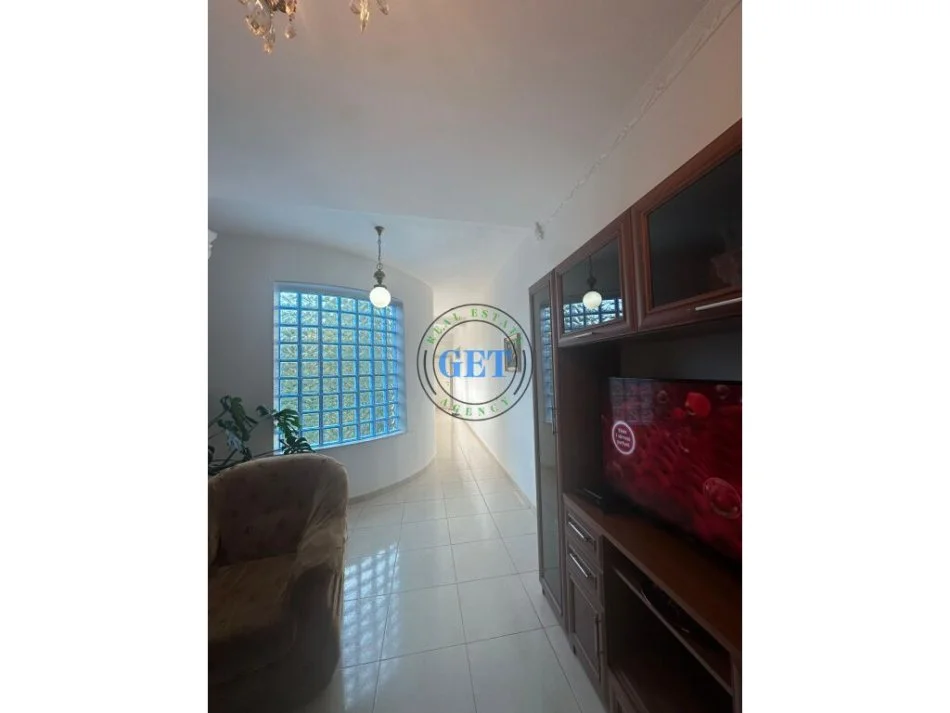 Durres, jepet me qera apartament 2+1 Kati 3, 100 m² 600 € (gjykata)
