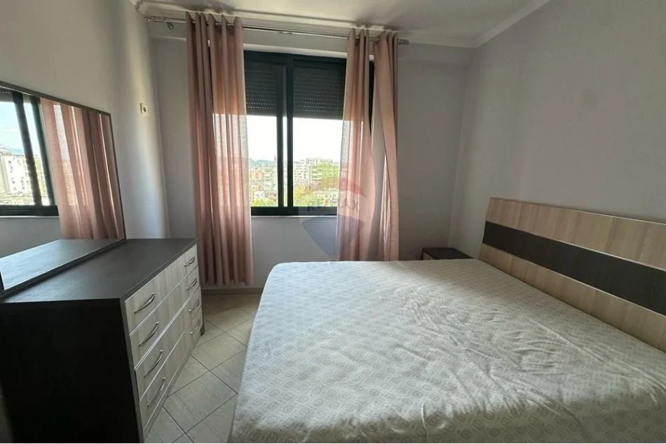 Tirane, jepet me qera apartament 1+1+Ballkon Kati 6, 70 m² 600 € 
