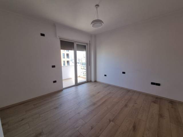 Tirane, jepet me qera apartament 3+1+BLK Kati 7, 130 m² 600  (Komuna e Parisit)