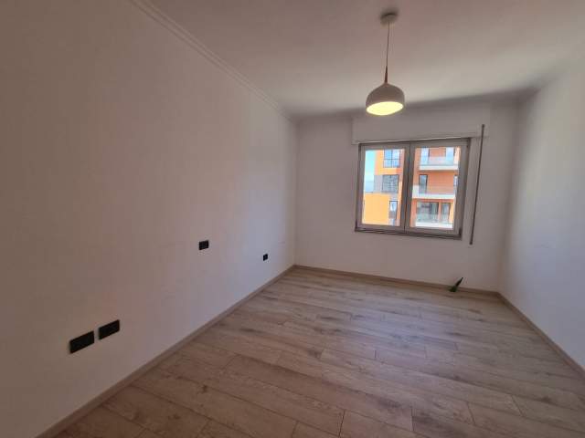 Tirane, jepet me qera apartament 3+1+BLK Kati 7, 130 m² 600  (Komuna e Parisit)