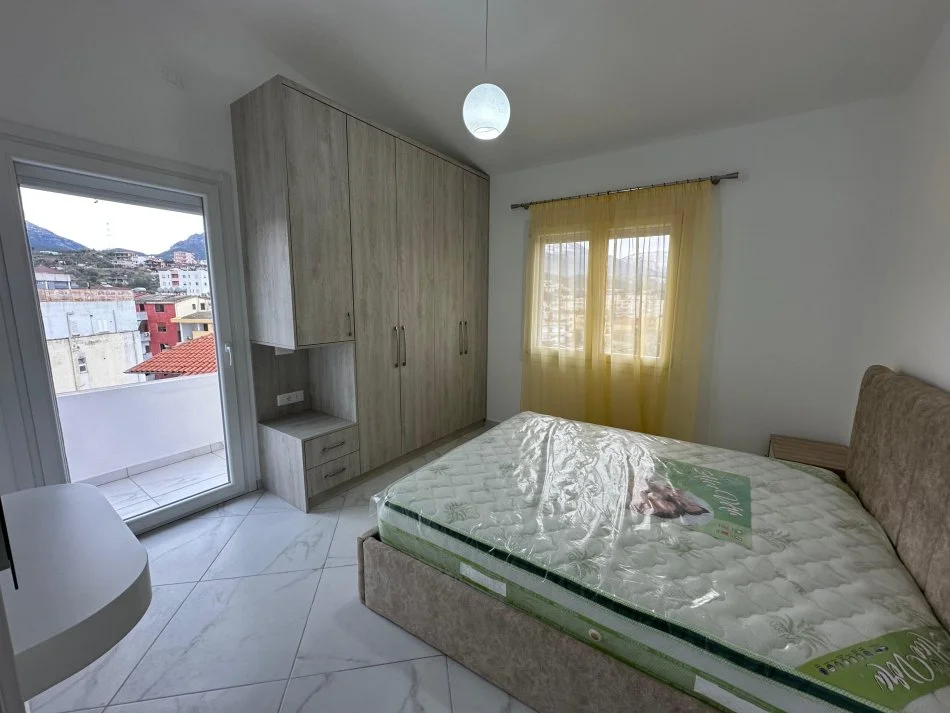 Tirane, jepet me qera apartament 2+1+Ballkon Kati 2, 114 m² 400 € (Rruga Prengaj)