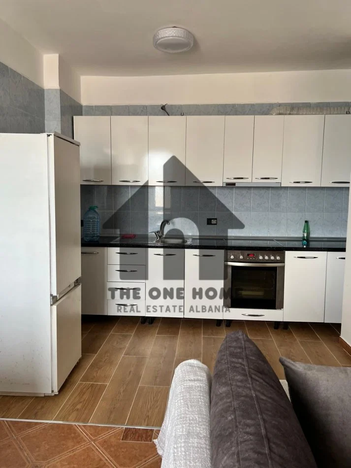 Tirane, jepet me qera apartament 2+1+Ballkon Kati 9, 105 m² 600 € (Rruge Kavajes)