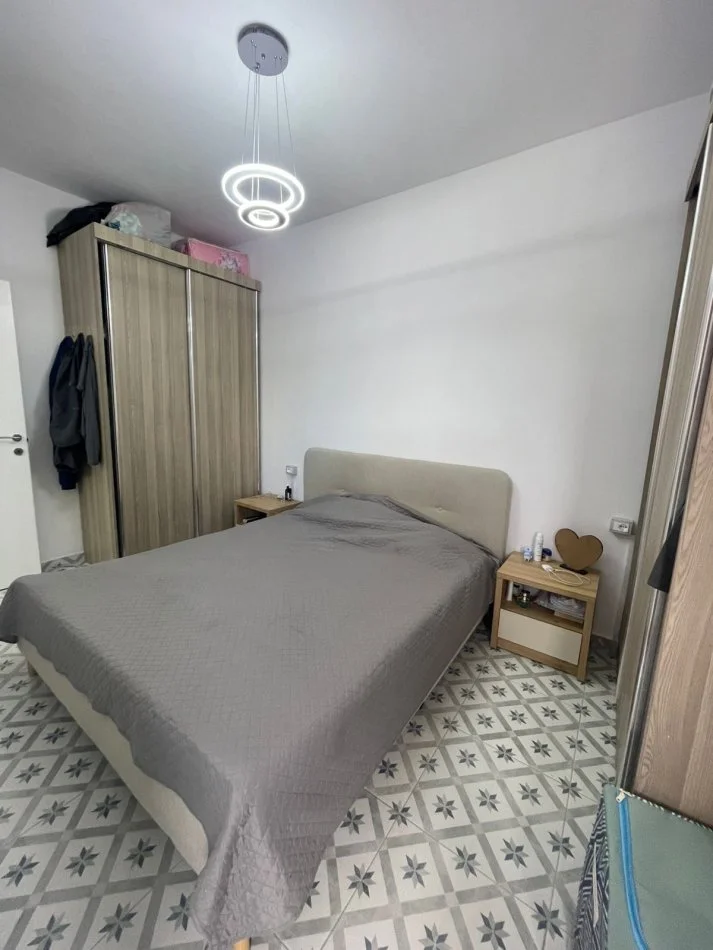 Tirane, jepet me qera apartament 1+1 Kati 10, 65 m² 450 € (rruga e kavajes)