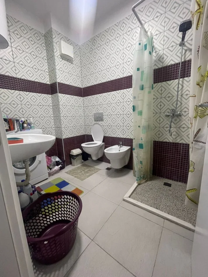 Tirane, jepet me qera apartament 1+1 Kati 10, 65 m² 450 € (rruga e kavajes)