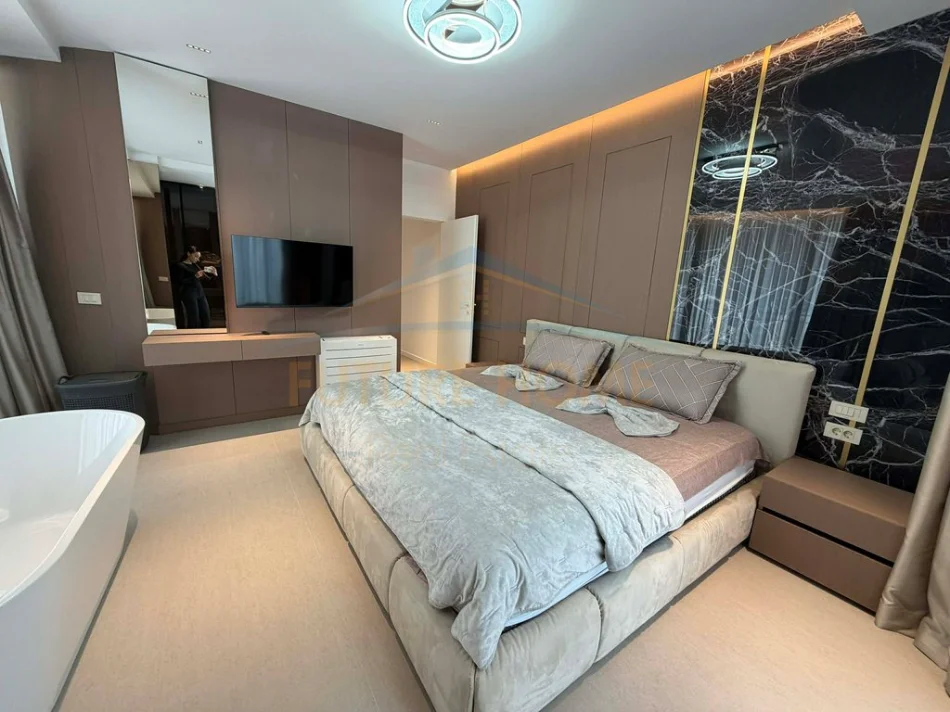 Tirane, shitet apartament 2+1+PARKIM , Kati 13, 115 m² (GOLDEN TOWER , Rruga Mine Peza)