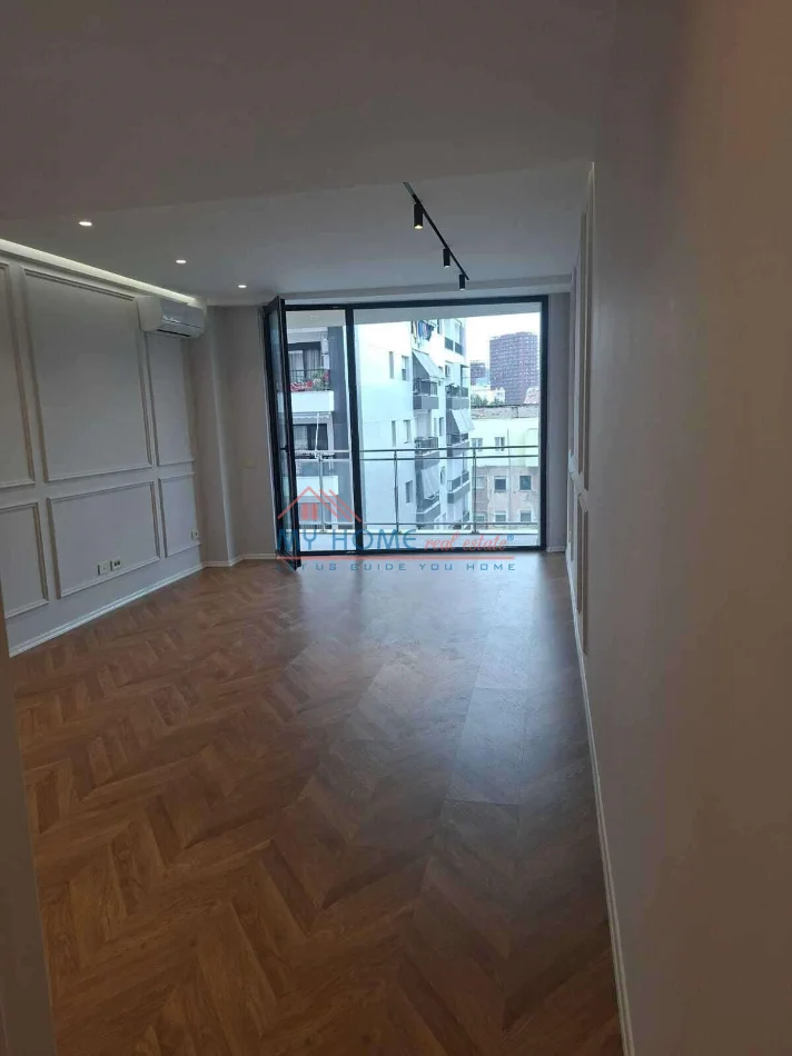 Tirane, jepet me qera zyre Kati 3, 116 m² 1.000 € (Mine Peza)