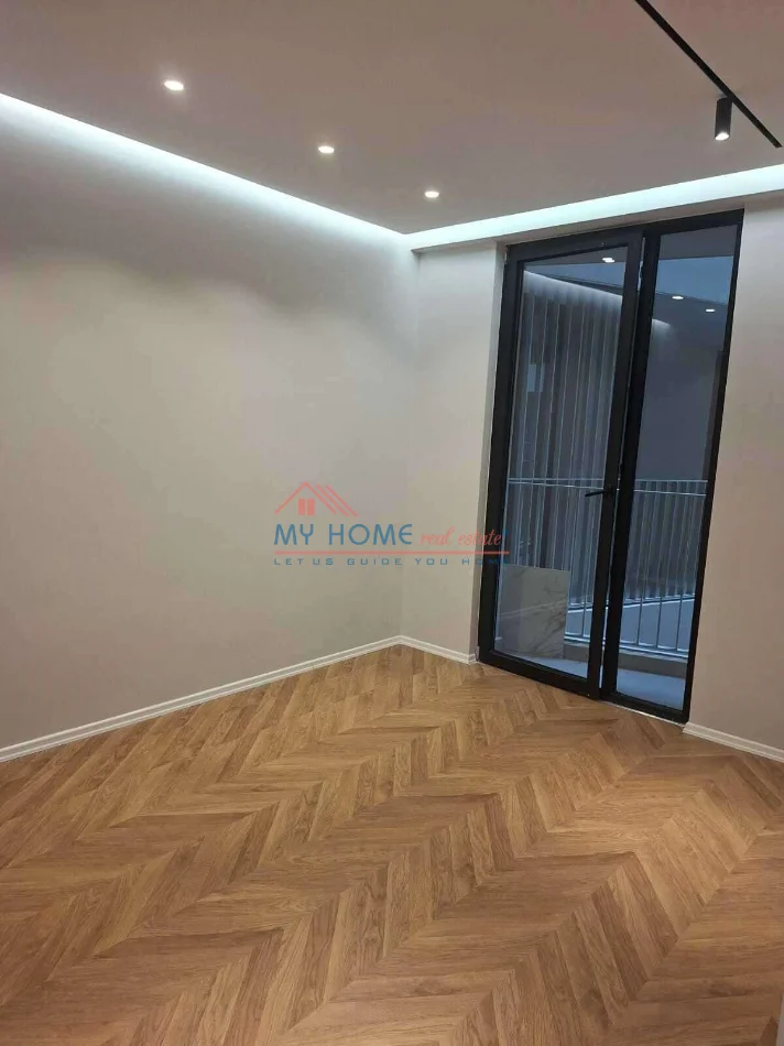 Tirane, jepet me qera zyre Kati 3, 116 m² 1.000 € (Mine Peza)