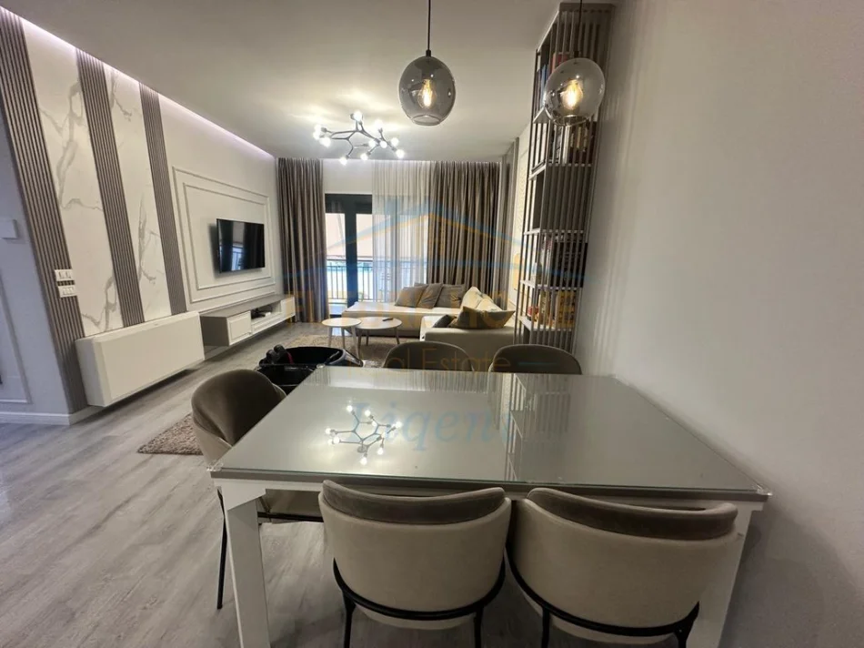 Tirane, jepet me qera apartament 2+1+PARKIM , Kati 3, 92 m² 850 € (GREEN CITY , UNAZA E RE)