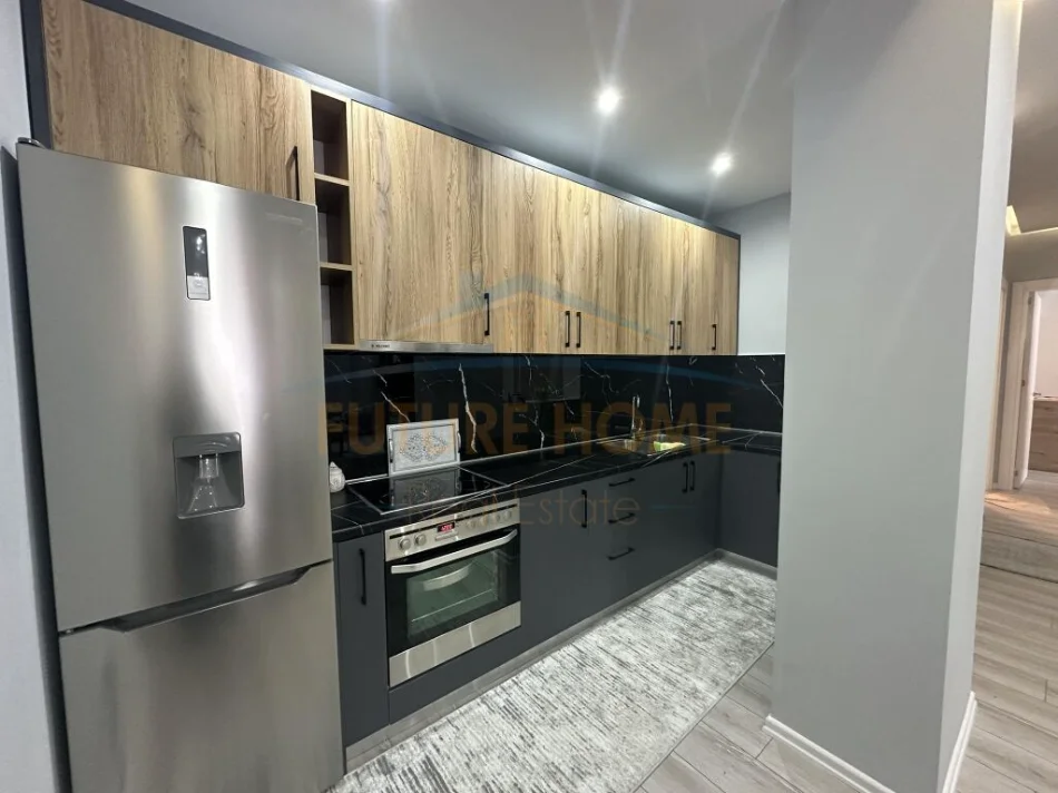 Tirane, jepet me qera apartament 2+1+2+PARKIM , Kati 6, 103 m² 650 € (GRAND GALLERY , Yzberisht)