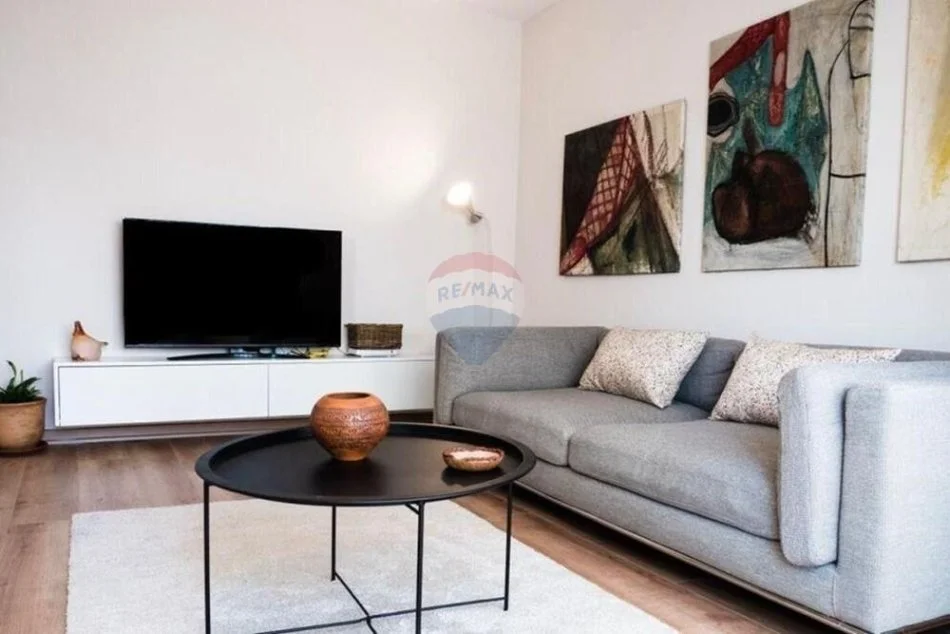 Tirane, jepet me qera apartament 1+1 Kati 4, 60 m² 650 € (Rruga Fortuzi)