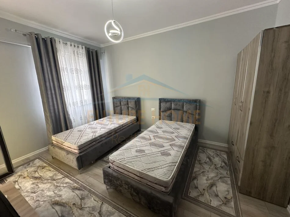 Tirane, jepet me qera apartament 2+1+2+PARKIM , Kati 6, 103 m² 650 € (GRAND GALLERY , Yzberisht)
