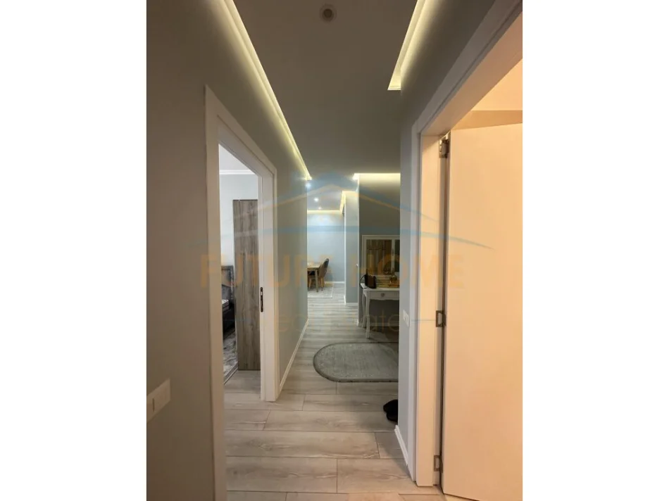 Tirane, jepet me qera apartament 2+1+2+PARKIM , Kati 6, 103 m² 650 € (GRAND GALLERY , Yzberisht)