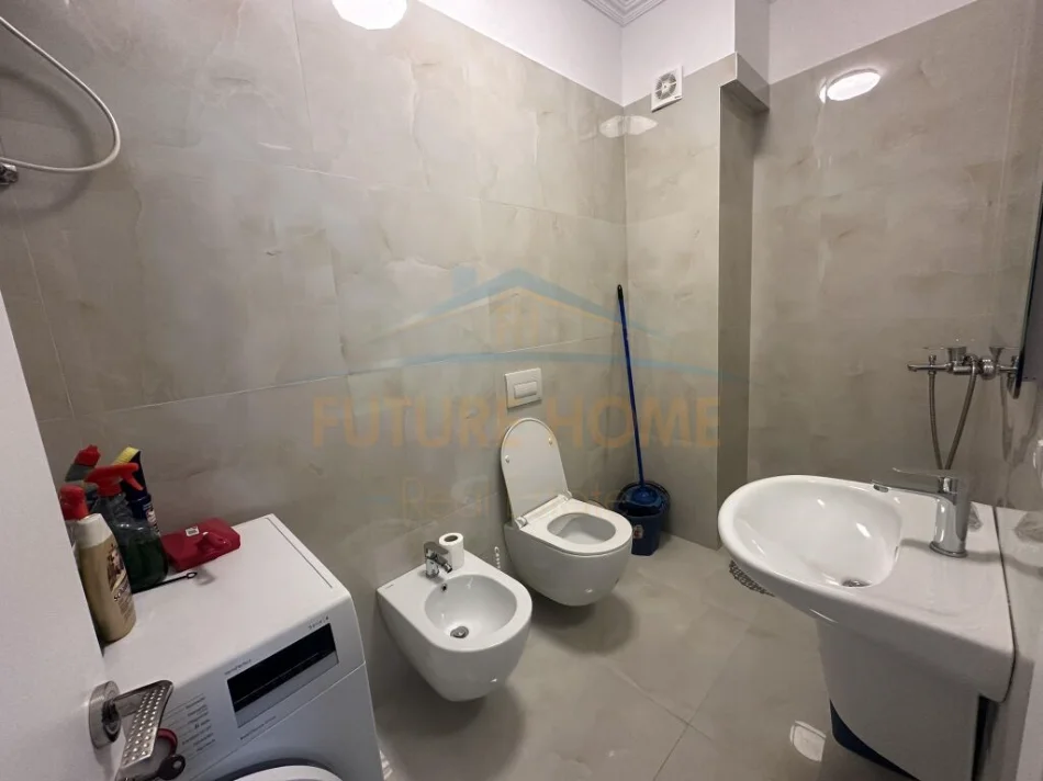 Tirane, jepet me qera apartament 2+1+2+PARKIM , Kati 6, 103 m² 650 € (GRAND GALLERY , Yzberisht)