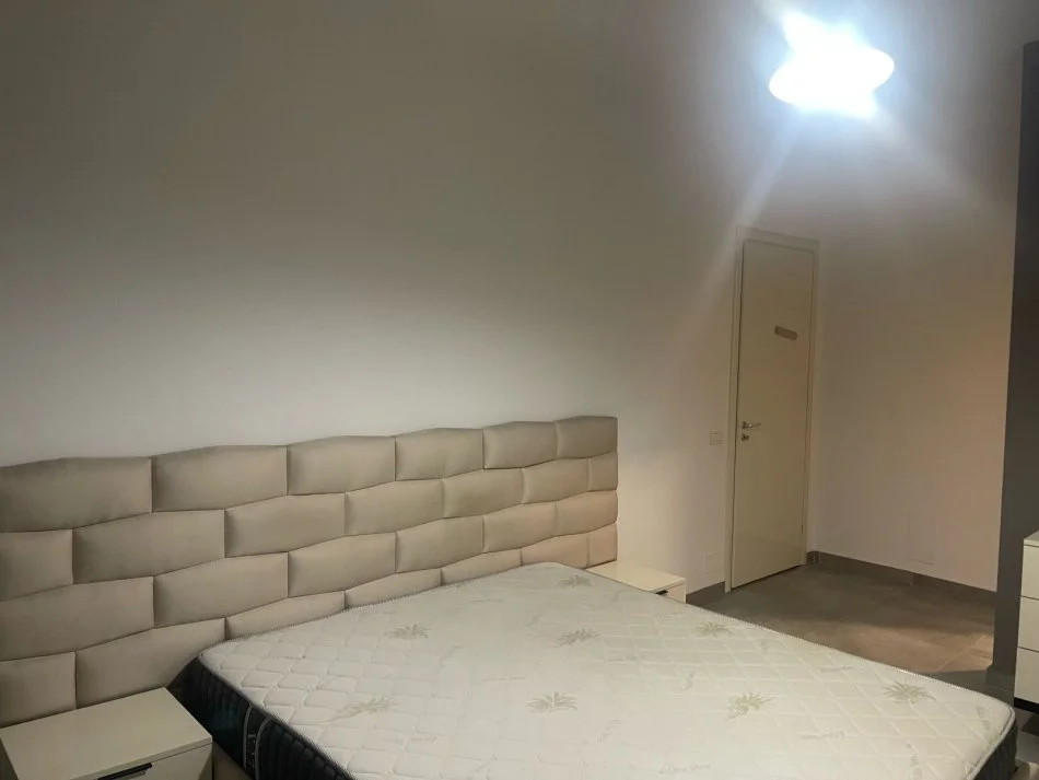 Tirane, jepet me qera apartament 2+1 Kati 6, 103 m² 550 € (green city)