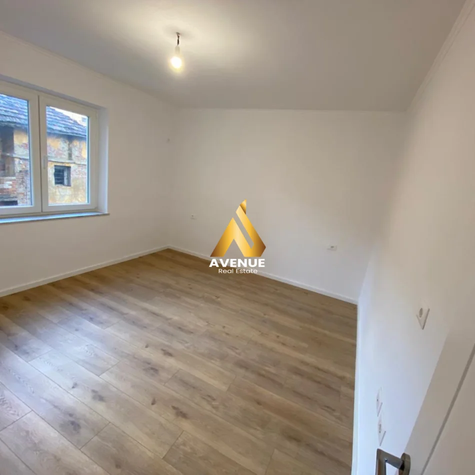 Tirane, shitet apartament 2+1+Ballkon Kati 2, 85 m² 185.000 € (rruga e durresit)