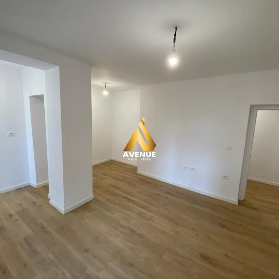 Tirane, shitet apartament 2+1+Ballkon Kati 2, 85 m² 185.000 € (rruga e durresit)
