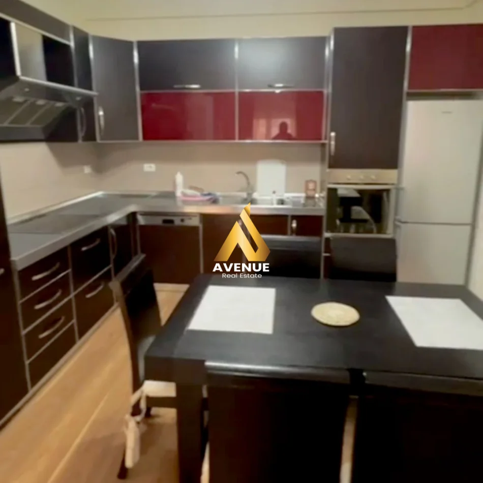 Tirane, jepet me qera apartament 1+1+Ballkon Kati 2, 80 m² 700 € (shyqyri brari)