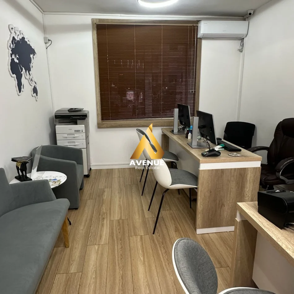 Tirane, jepet me qera dyqan Kati 0, 15 m² 190 € (SHESHI WILSON)