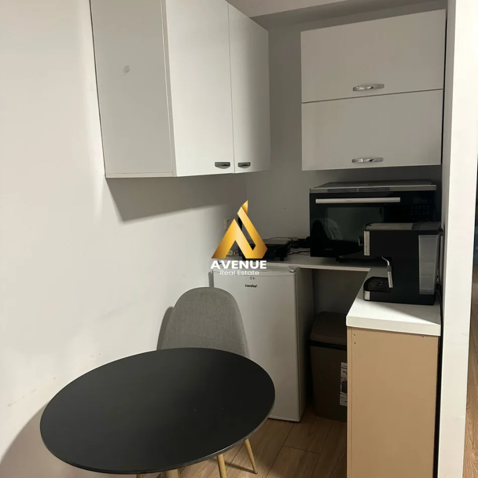 Tirane, jepet me qera dyqan Kati 0, 15 m² 190 € (SHESHI WILSON)