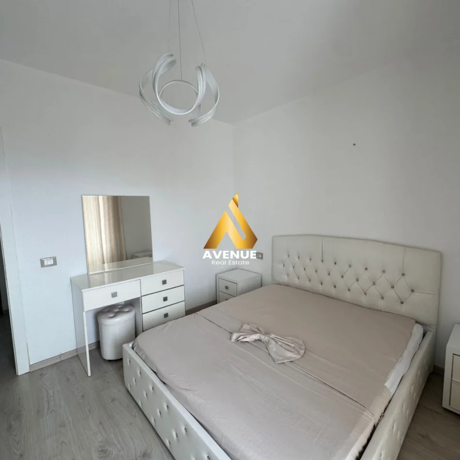 Tirane, jepet me qera apartament 1+1+Ballkon Kati 4, 70 m² 500 € (sokrat miho)