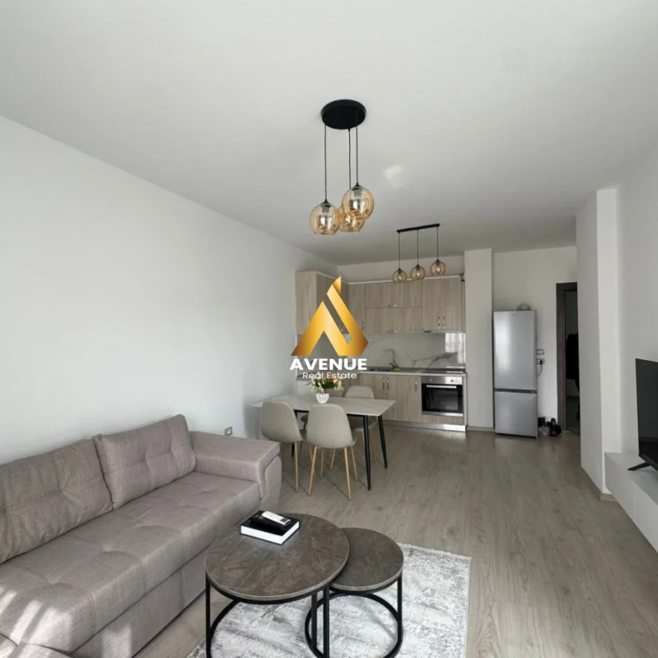 Tirane, jepet me qera apartament 1+1+Ballkon Kati 4, 70 m² 500 € (sokrat miho)