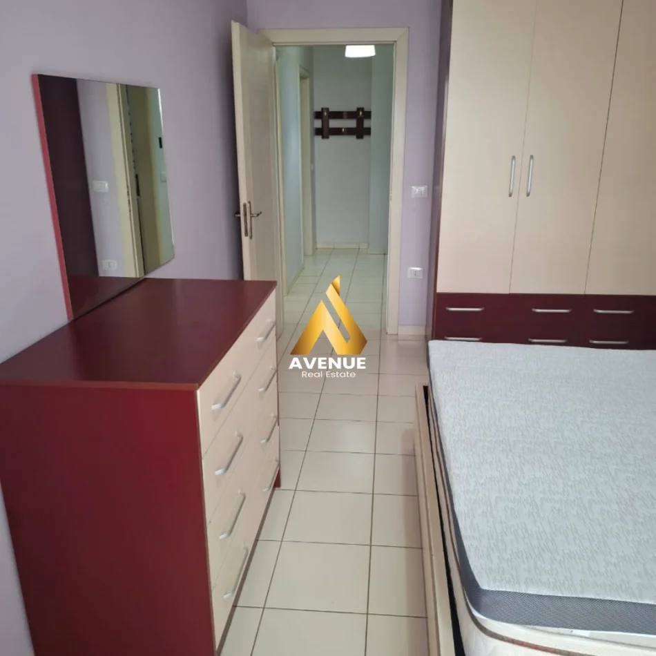 Tirane, jepet me qera apartament 1+1+Ballkon Kati 3, 70 m² 400 € (astir)