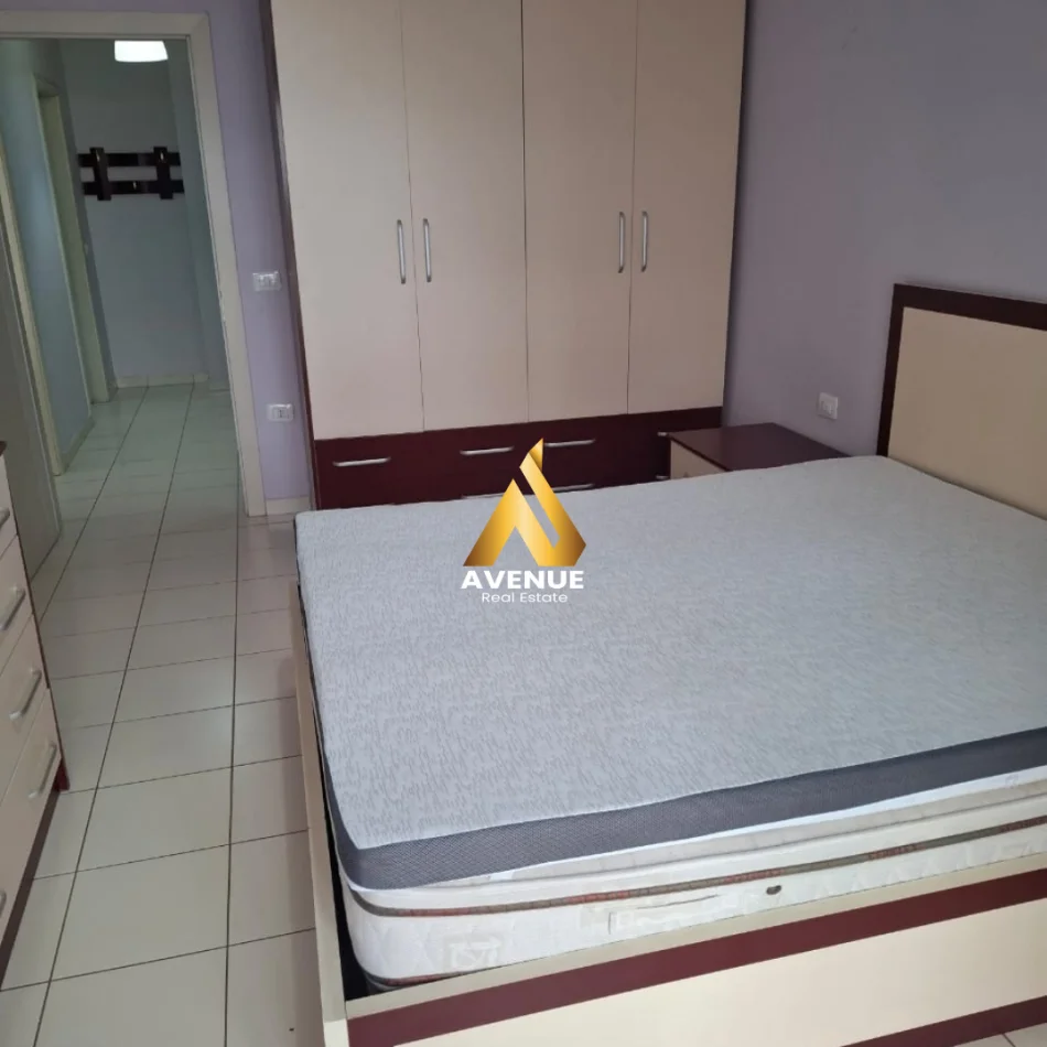 Tirane, jepet me qera apartament 1+1+Ballkon Kati 3, 70 m² 400 € (astir)