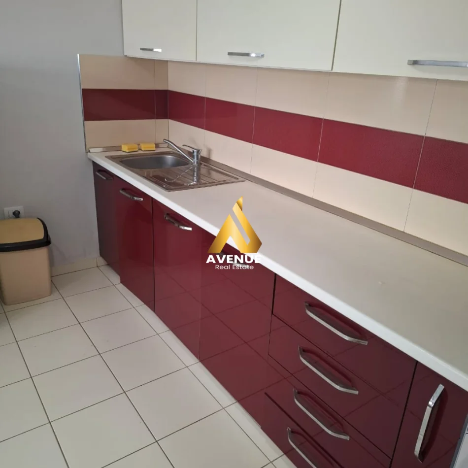 Tirane, jepet me qera apartament 1+1+Ballkon Kati 3, 70 m² 400 € (astir)