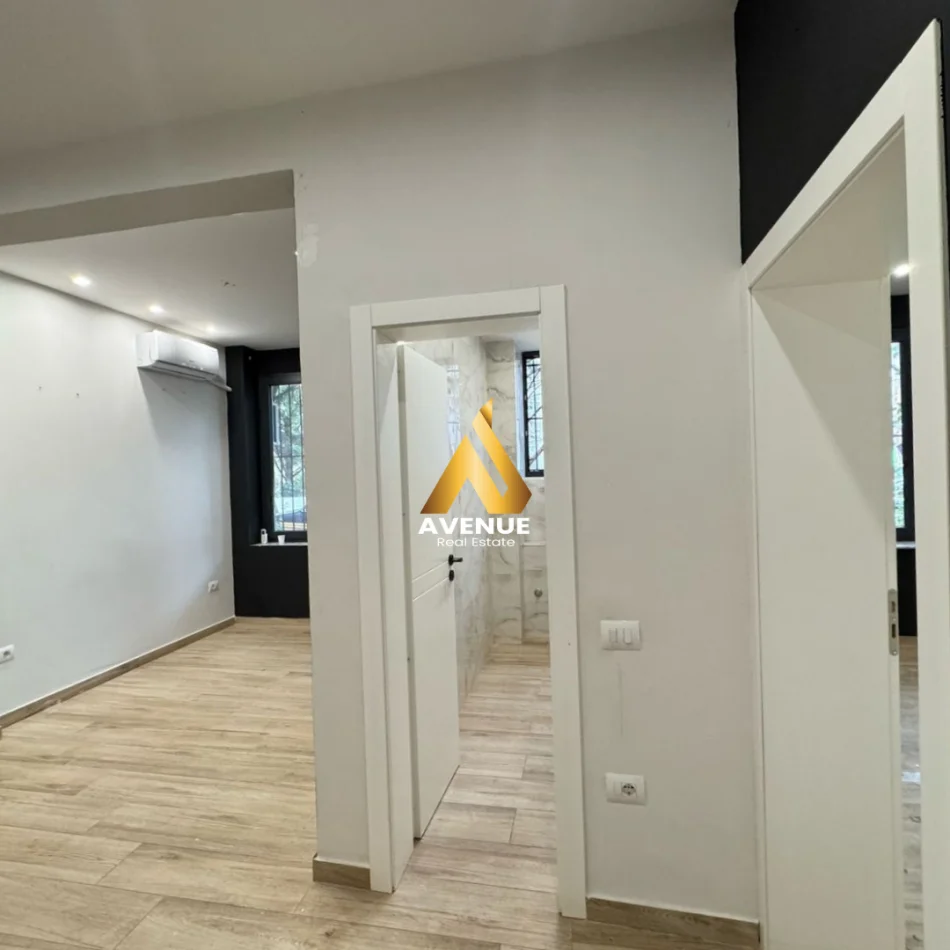 Tirane, jepet me qera zyre Kati 0, 50 m² 700 € (emin duraku)