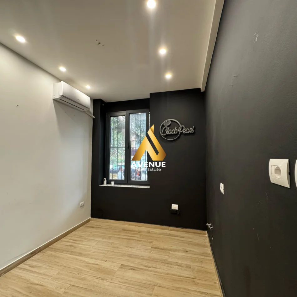 Tirane, jepet me qera zyre Kati 0, 50 m² 700 € (emin duraku)