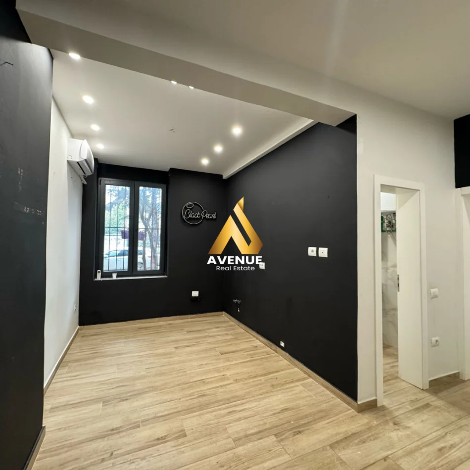 Tirane, jepet me qera zyre Kati 0, 50 m² 700 € (emin duraku)