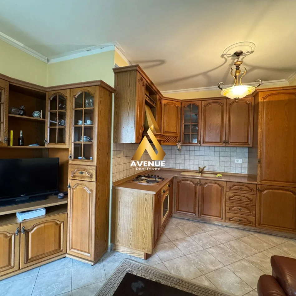 Tirane, jepet me qera apartament 1+1+Ballkon Kati 6, 70 m² 1.000 € (RRUGA ELBASANIT)