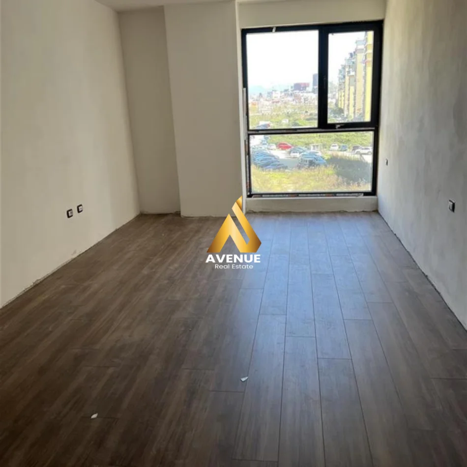 Tirane, shitet apartament 1+1+Ballkon Kati 3, 81 m² 135.000 € (garden turdiu)
