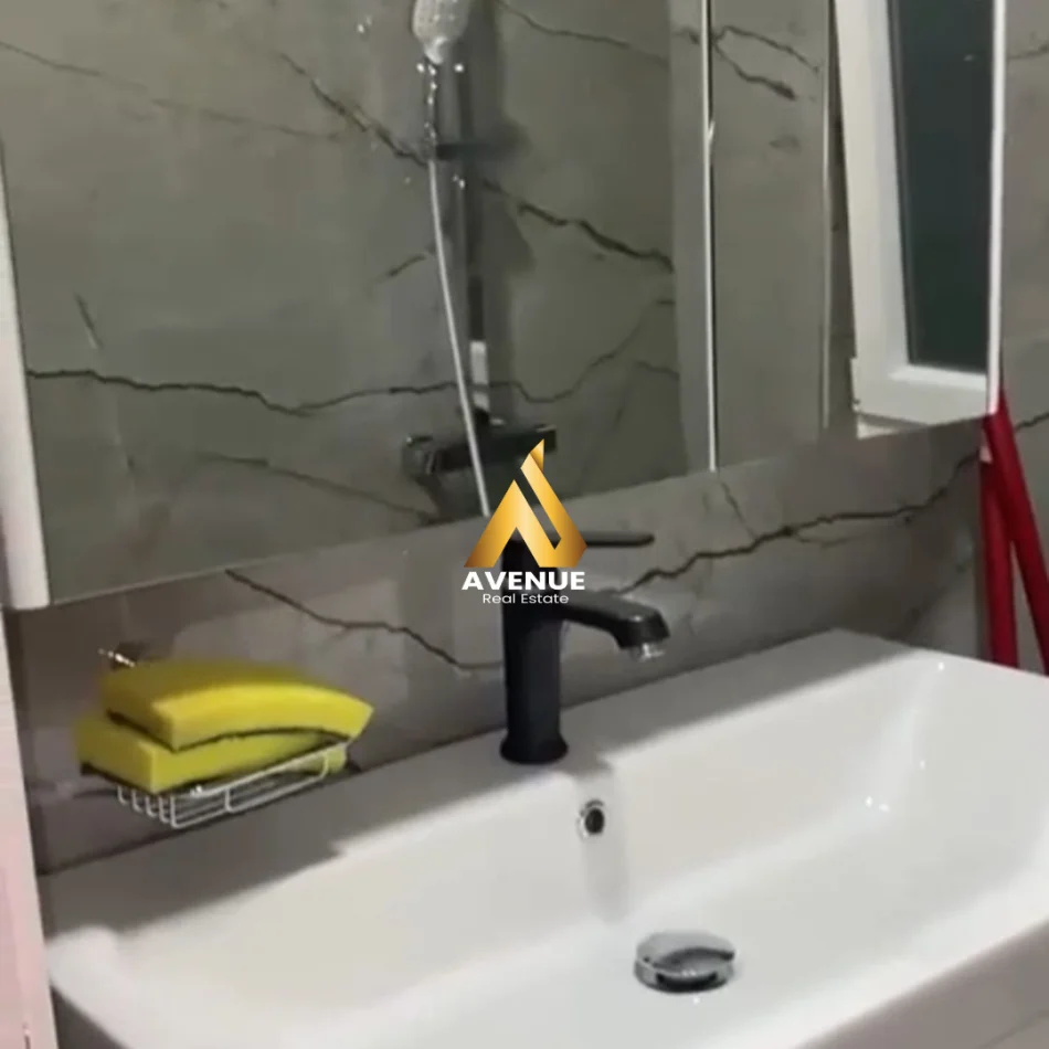 Tirane, jepet me qera apartament 1+1+Ballkon Kati 3, 65 m² 600 € (myslym shyri)