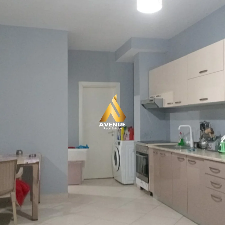 Tirane, shitet apartament 1+1+Ballkon Kati 5, 74 m² 95.000 € (sokrat caci)