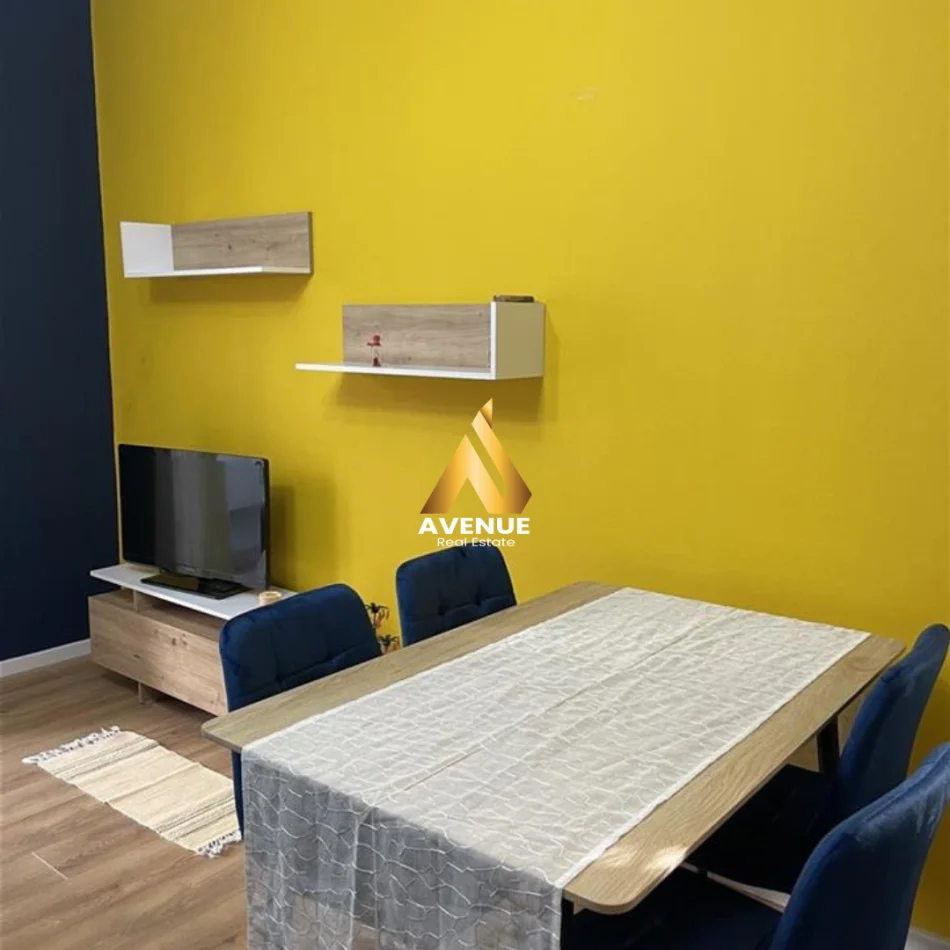 Tirane, jepet me qera apartament 1+1+Ballkon Kati 1, 70 m² 450 € (restorant durresi)