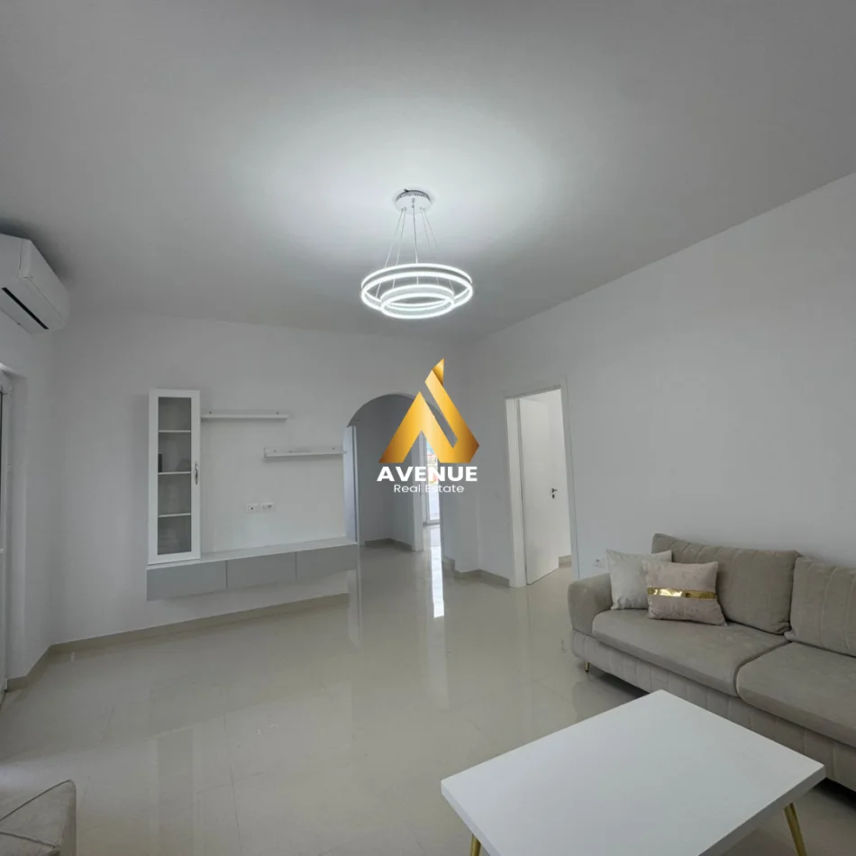 Tirane, jepet me qera apartament 2+1+Ballkon Kati 2, 120 m² 550 € (sauk i ri)