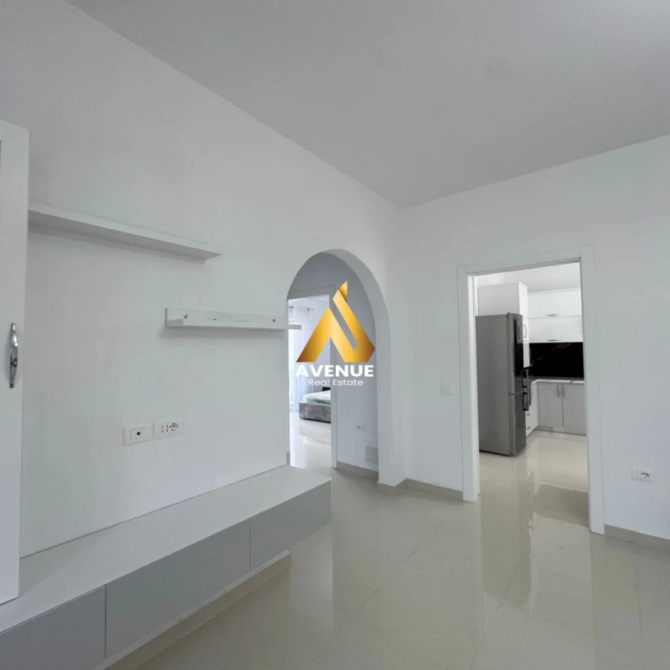 Tirane, jepet me qera apartament 2+1+Ballkon Kati 2, 120 m² 550 € (sauk i ri)