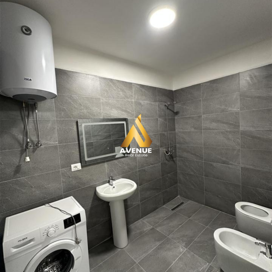 Tirane, jepet me qera apartament 1+1+Ballkon Kati 9, 65 m² 400 € (sokrat miho)
