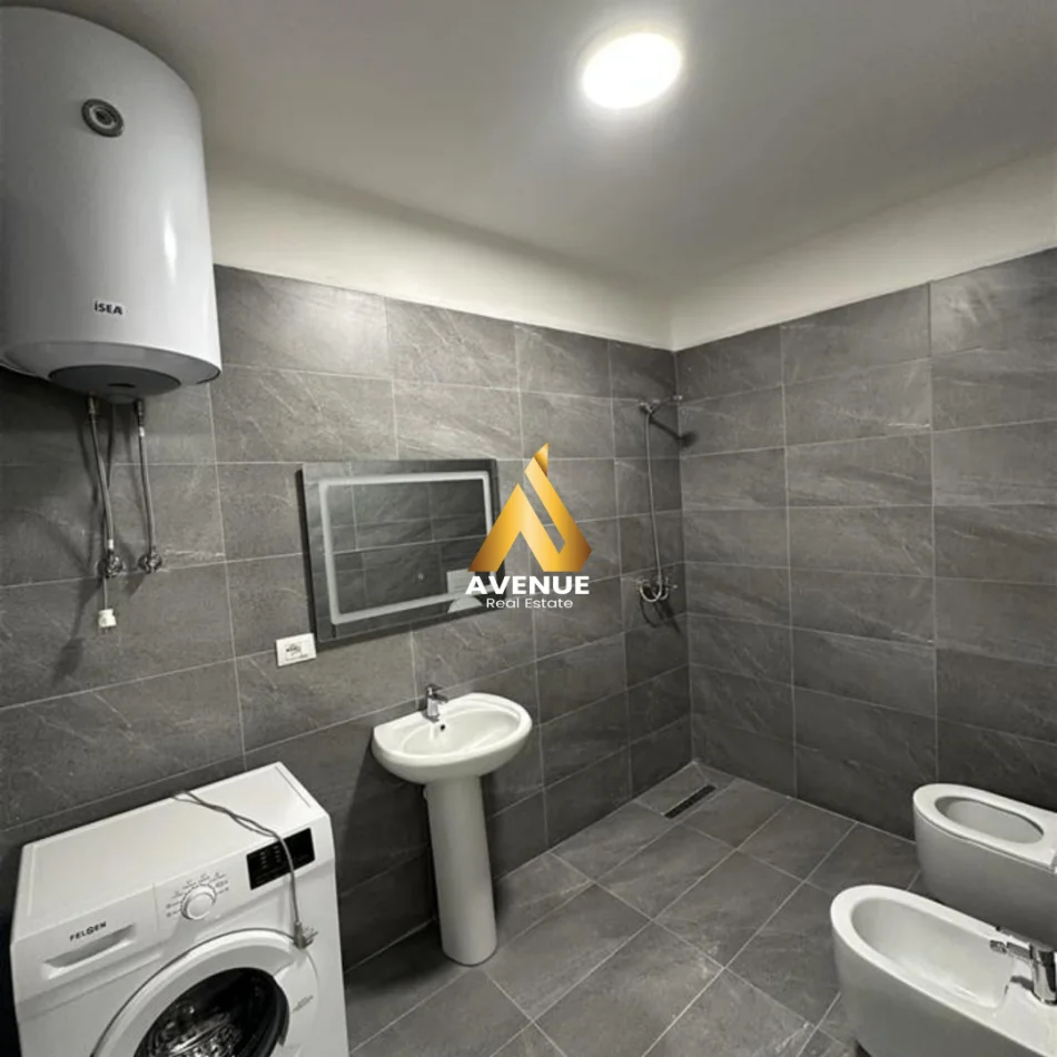 Tirane, jepet me qera apartament 1+1+Ballkon Kati 9, 65 m² 400 € (sokrat miho)