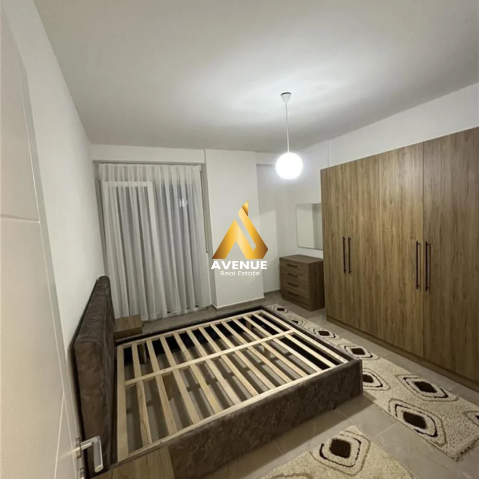 Tirane, jepet me qera apartament 1+1+Ballkon Kati 9, 65 m² 400 € (sokrat miho)