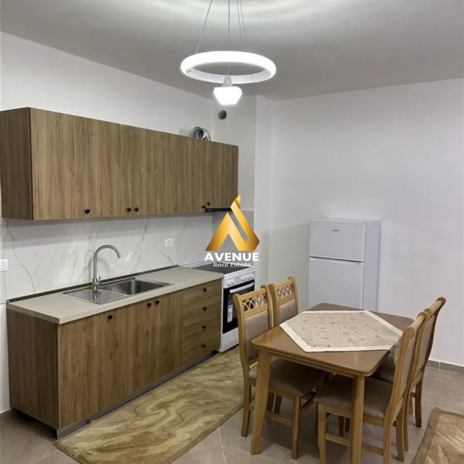 Tirane, jepet me qera apartament 1+1+Ballkon Kati 9, 65 m² 400 € (sokrat miho)