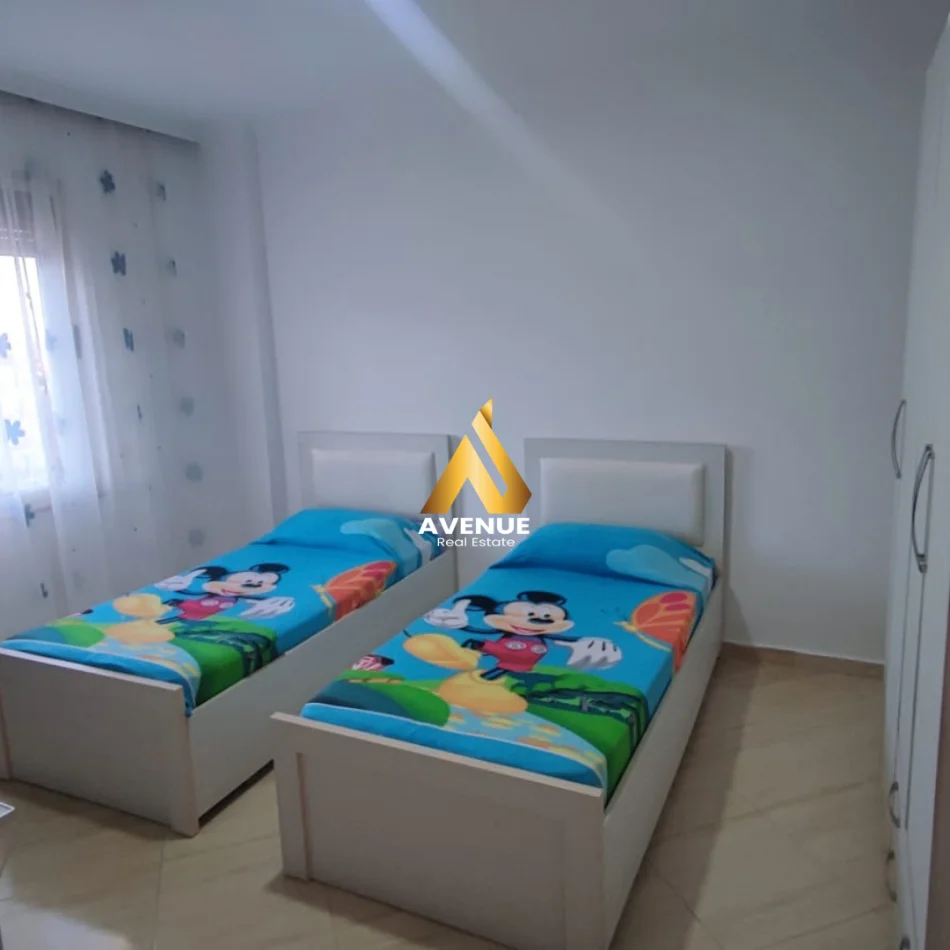 Tirane, jepet me qera apartament 2+1+Ballkon Kati 4, 85 m² 450 € (astir)