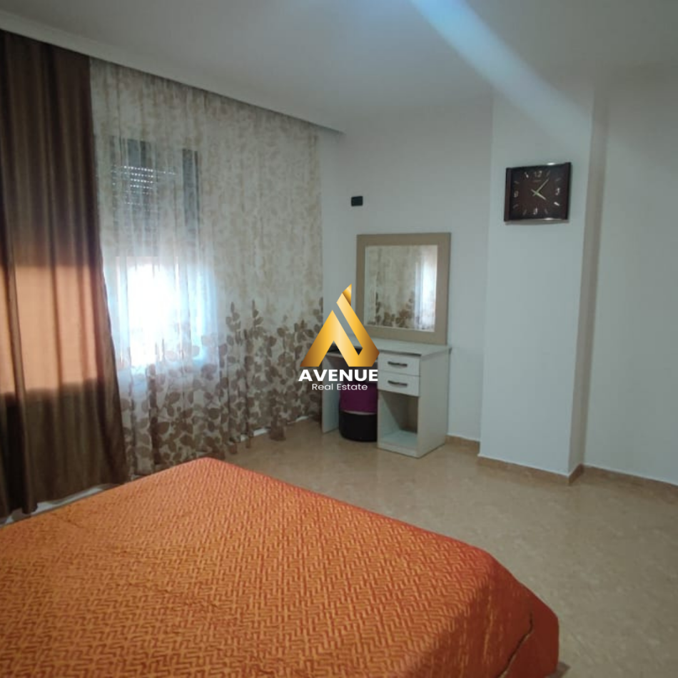 Tirane, jepet me qera apartament 2+1+Ballkon Kati 4, 85 m² 450 € (astir)
