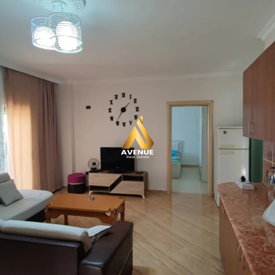 Tirane, jepet me qera apartament 2+1+Ballkon Kati 4, 85 m² 450 € (astir)