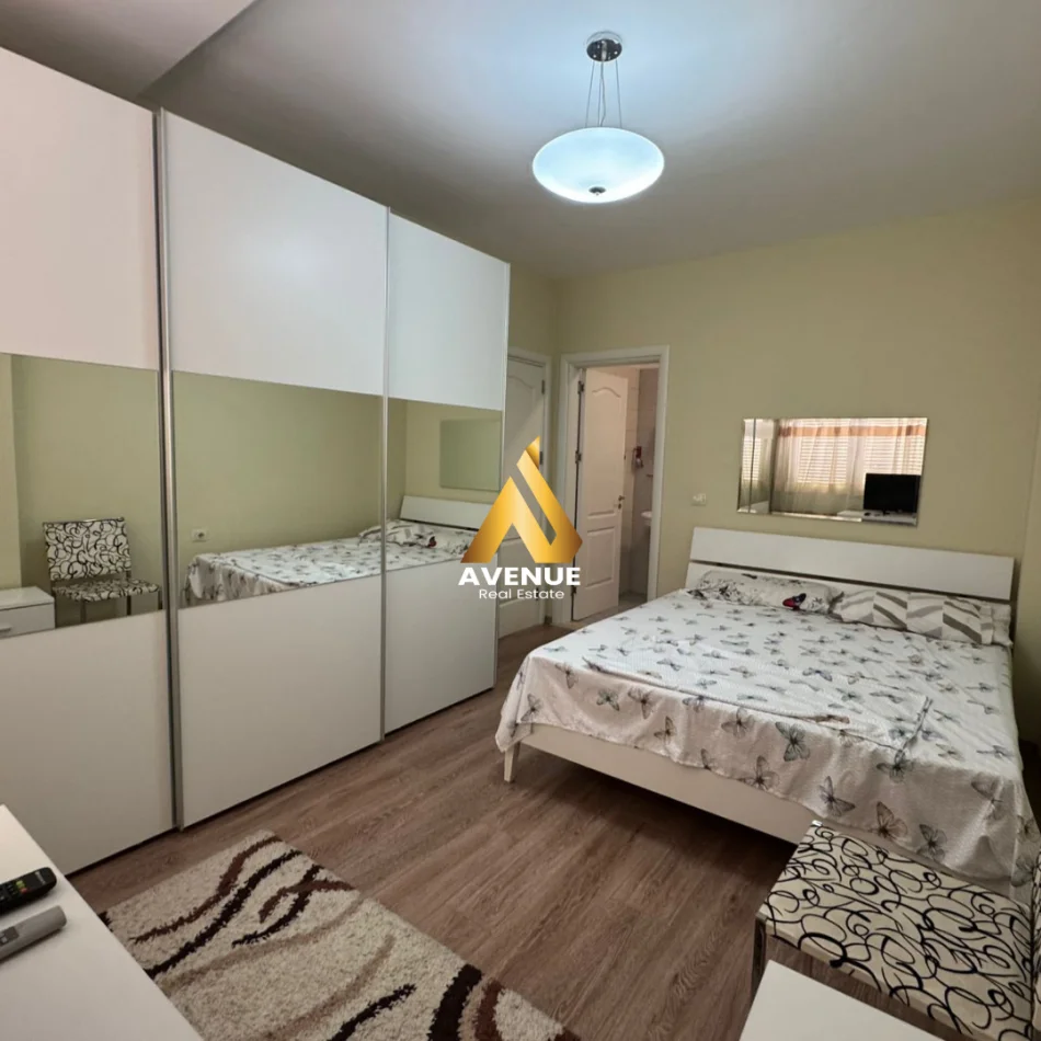 Tirane, jepet me qera apartament 2+1+Ballkon Kati 2, 100 m² 700 € (kodra e diellit)