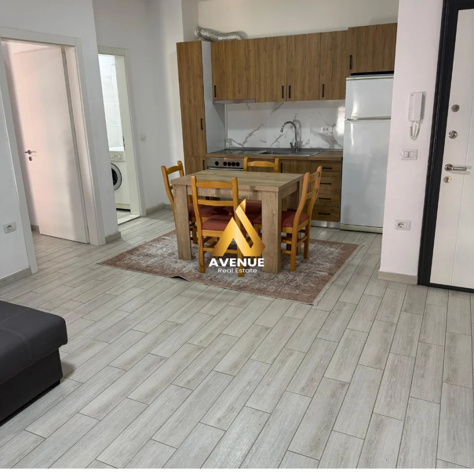 Tirane, jepet me qera apartament 1+1+Ballkon Kati 2, 65 m² 450 € (sokrat miho)