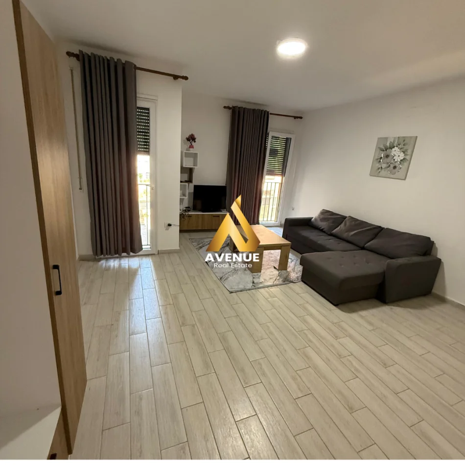 Tirane, jepet me qera apartament 1+1+Ballkon Kati 2, 65 m² 450 € (sokrat miho)