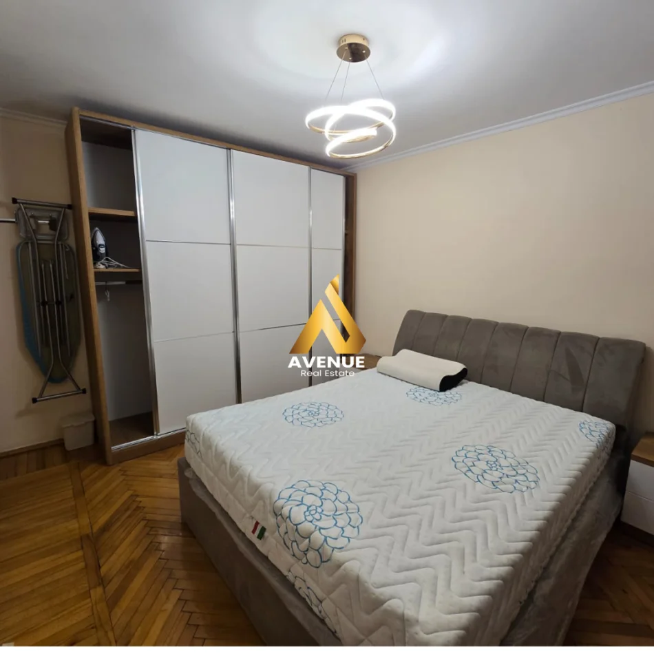 Tirane, jepet me qera apartament 1+1+Ballkon Kati 5, 60 m² 600 € (RESHIT PETRELA)