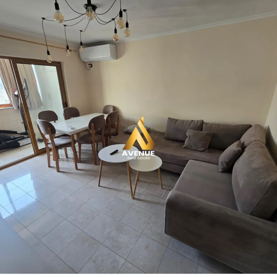 Tirane, jepet me qera apartament 1+1+Ballkon Kati 5, 60 m² 600 € (RESHIT PETRELA)